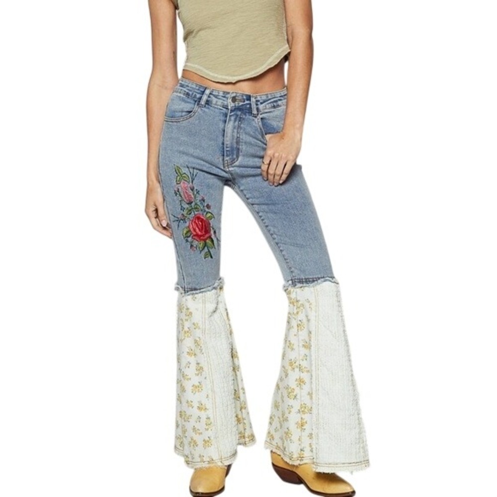 POL Jeans Embroidered Rose Flare‎ Bell Bottoms Distressed Denim Size S NWOT